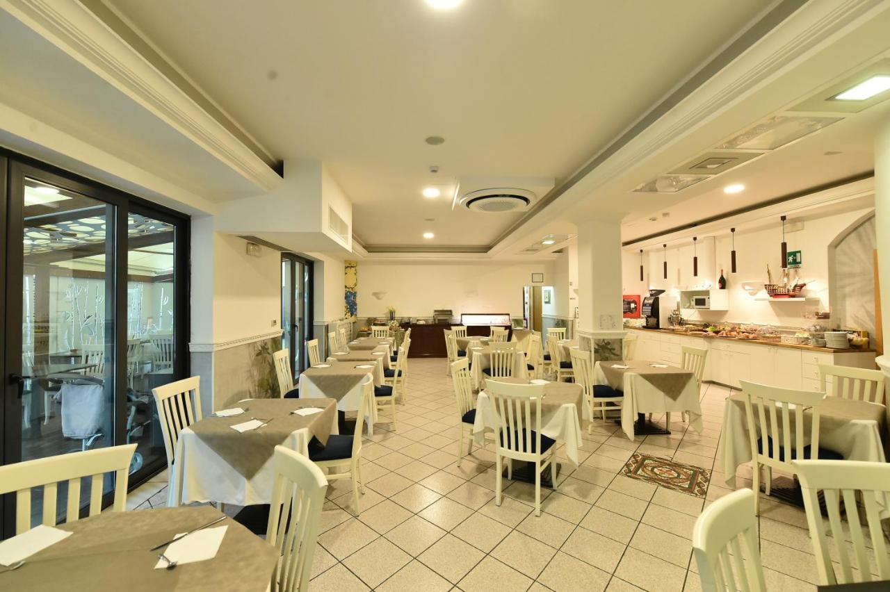 Hotel Okinawa Rimini Buitenkant foto