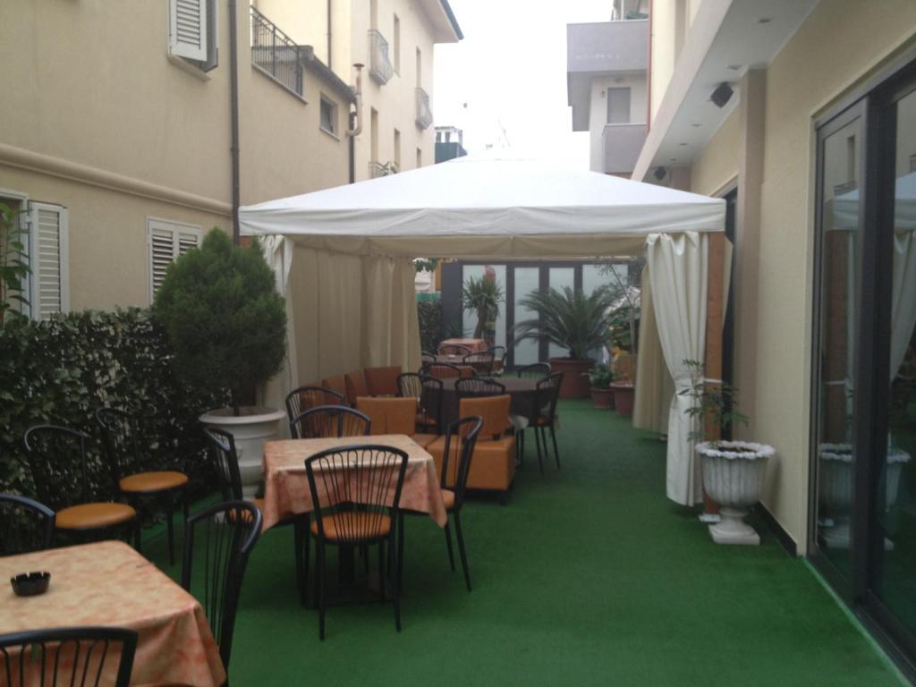 Hotel Okinawa Rimini Buitenkant foto