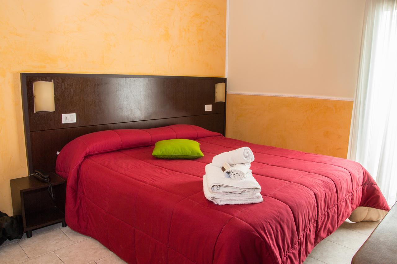 Hotel Okinawa Rimini Buitenkant foto